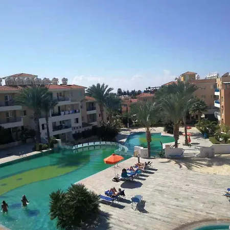 Iris Village Holiday شقة بافوس